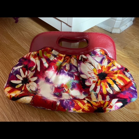Floral clutch - Picture 1 of 3